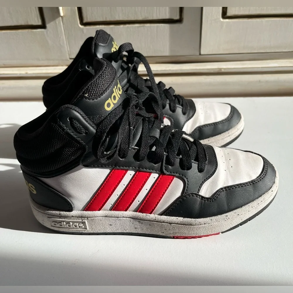 Boys Adidas Hoops Mid Tennis Shoes Basketball high tops sneakers size 5
